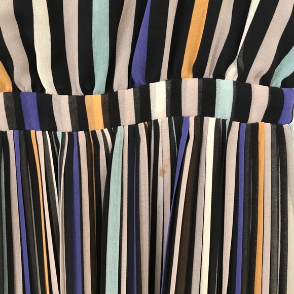 Bcbg gengeration pleated black &multicolor stripes - Picture 7 of 7